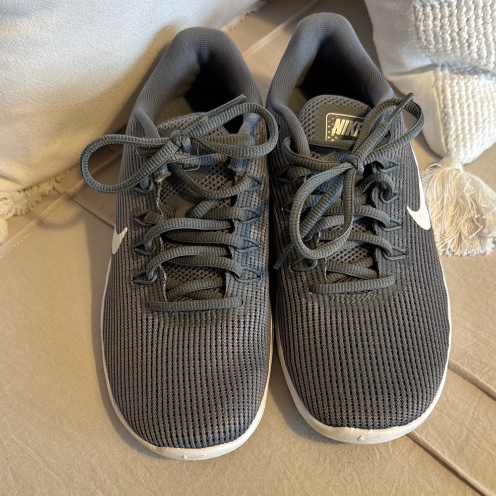 Nike Women's Gray Sneakers